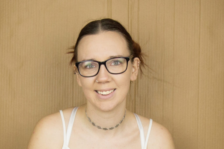 Portrait photo of blog author Ellie Bennett