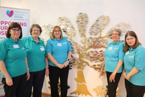 Five GB leaders gathered around a golden tree of engraved leaved
